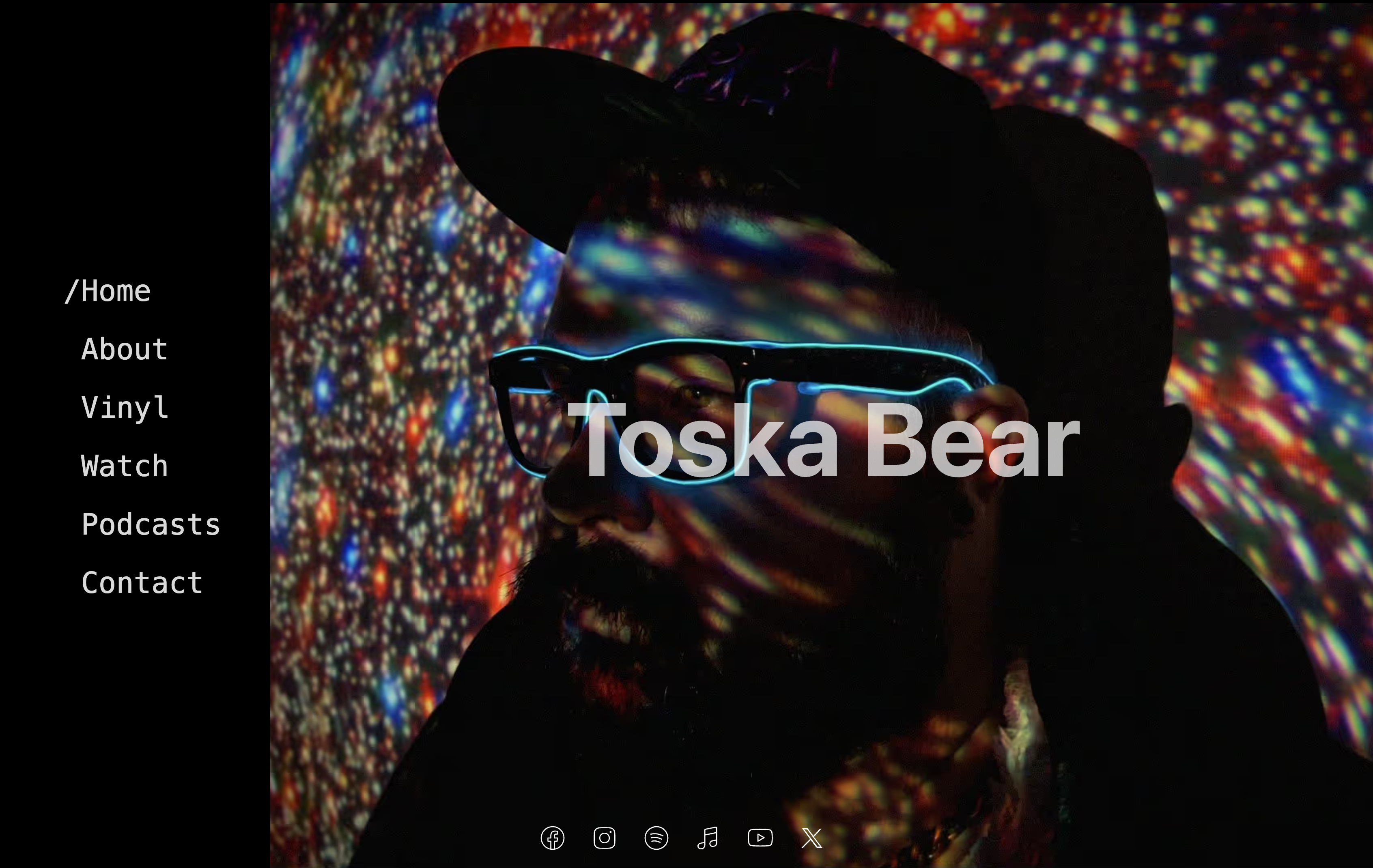 Toska Bear desktop view